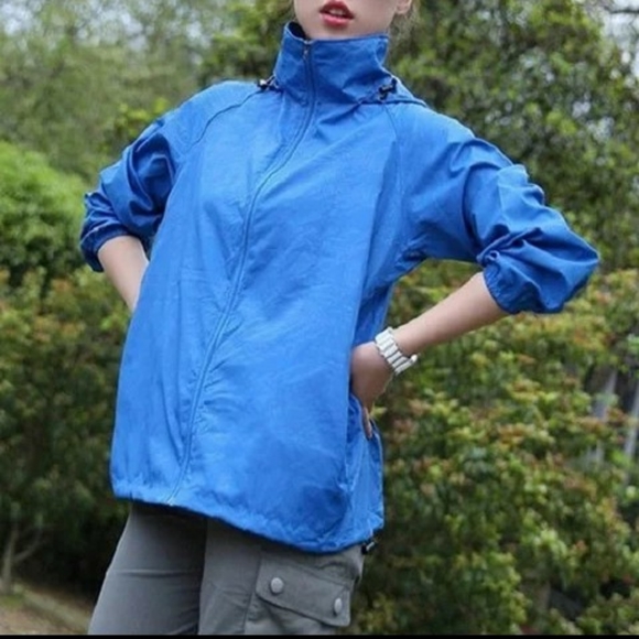 Waterproof coat - Picture 2 of 5